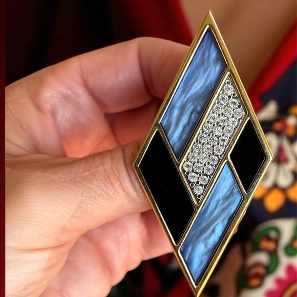 YVES SAINT LAURENT Elegant Geometric Brooch with Crystals - Picture 7 of 13